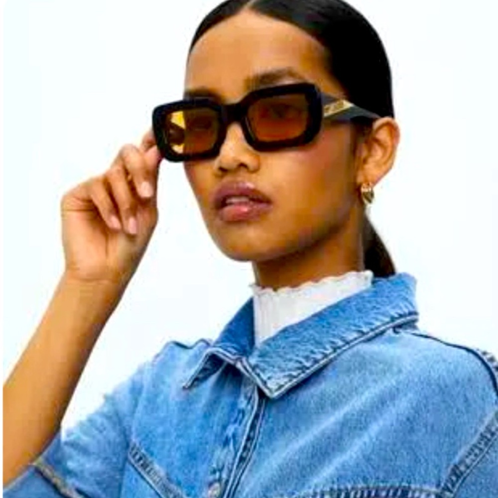 Stylish Black and Gold Women's Sunglasses